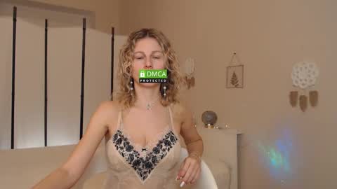 scarlet_sweety online show from October 2025 06:45:02 PM