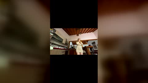 Snapshot of scarlet_whisper chatting on April 2026 09:41:02 PM scarlet whisper online show from April 2026 09:41:02 PM