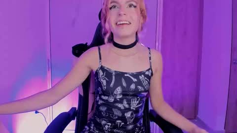 Snapshot of scarletblaze_ chatting on June 2026 02:12:01 AM Scarlet online show from June 2026 02:12:01 AM