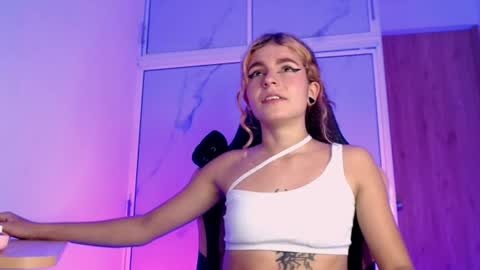 Snapshot of scarletblaze_ chatting on July 2026 02:28:01 AM Scarlet online show from July 2026 02:28:01 AM