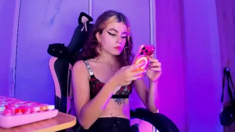 Snapshot of scarletblaze_ chatting on August 2026 12:21:01 AM Scarlet online show from August 2026 12:21:01 AM