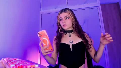 Snapshot of scarletblaze_ chatting on August 2026 03:31:02 AM Scarlet online show from August 2026 03:31:02 AM