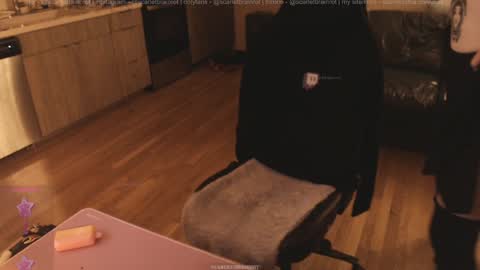 Snapshot of scarletbrainrot chatting on January 2025 01:32:02 AM scarlet3 online show from January 2025 01:32:02 AM