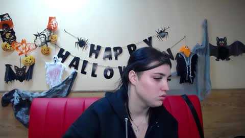 ScarletCargo online show from November 2025 06:09:02 PM