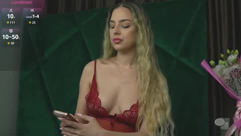 Scarlet online show from September 2025 07:13:02 PM