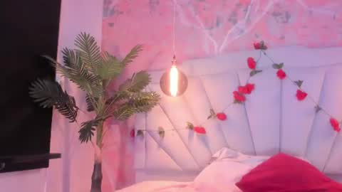 Scarlet Dayana online show from July 2026 12:09:01 PM