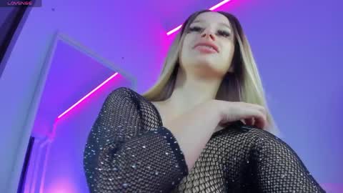 Snapshot of scarletflameee chatting on April 2026 05:35:01 AM Amira online show from April 2026 05:35:01 AM