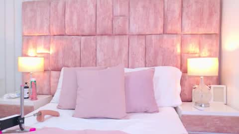 Scarlet Fooxs online show from March 2026 01:26:01 PM