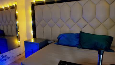 scarlethbigbug online show from September 2025 06:24:02 PM