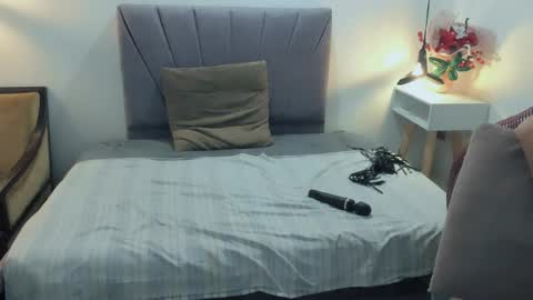 Snapshot of scarlethoot_ chatting on May 2026 05:11:01 PM S C A R L E T online show from May 2026 05:11:01 PM