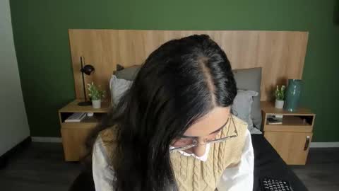 Scarlett  online show from December 2025 12:00:02 PM