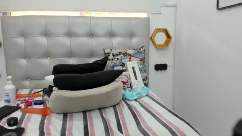 Snapshot of scarlett_fox20 chatting on January 2025 05:56:01 PM scarlett_fox20 online show from January 2025 05:56:01 PM