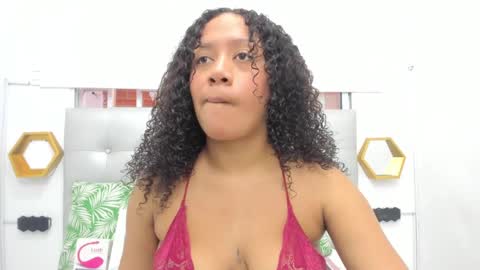 Snapshot of scarlett_fox20 chatting on March 2025 11:27:01 AM scarlett_fox20 online show from March 2025 11:27:01 AM