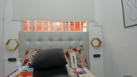 Snapshot of scarlett_fox20 chatting on October 2025 12:57:02 PM scarlett_fox20 online show from October 2025 12:57:02 PM