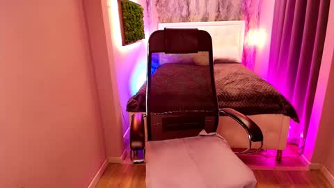 Scarlett online show from February 2025 06:26:02 PM