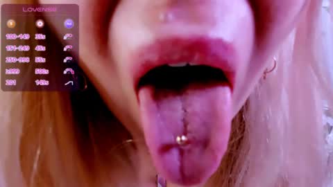 Snapshot of scarlett_mai chatting on April 2026 09:12:02 AM Scarlett online show from April 2026 09:12:02 AM