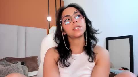 Scarllett online show from November 2025 05:00:02 AM