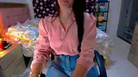 Snapshot of scarlett_sex2 chatting on April 2026 03:17:02 PM scarlet online show from April 2026 03:17:02 PM