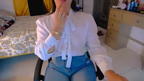 Snapshot of scarlett_sex2 chatting on April 2026 08:53:02 PM scarlet online show from April 2026 08:53:02 PM