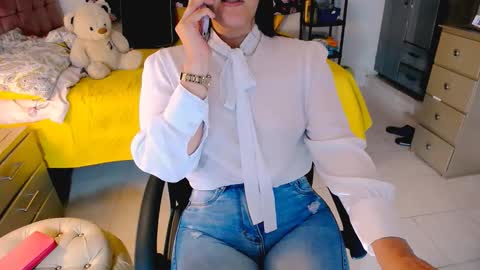 Snapshot of scarlett_sex2 chatting on April 2026 05:28:01 PM scarlet online show from April 2026 05:28:01 PM