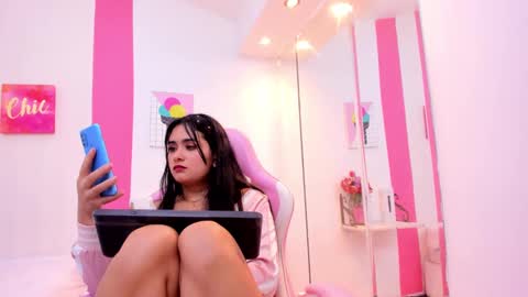 Snapshot of scarlette_15 chatting on December 2024 09:45:02 AM Scarlette online show from December 2024 09:45:02 AM
