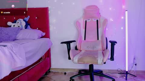 chloe online show from November 2025 05:29:02 AM