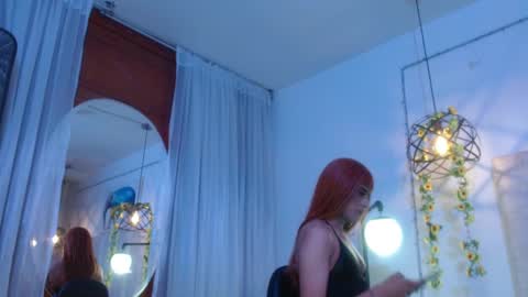 Snapshot of scarlettqueencs chatting on November 2025 04:44:02 AM Scarlett online show from November 2025 04:44:02 AM