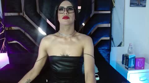 Snapshot of scarlettqueencs chatting on November 2025 03:41:01 AM Scarlett online show from November 2025 03:41:01 AM