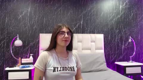 Scarlet online show from December 2025 07:42:02 PM