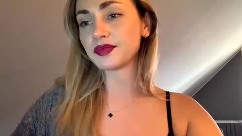 Snapshot of scarlettxblonde chatting on March 2026 03:26:02 PM ScarlettxBlonde online show from March 2026 03:26:02 PM