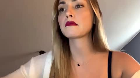 Snapshot of scarlettxblonde chatting on March 2026 02:40:02 PM ScarlettxBlonde online show from March 2026 02:40:02 PM