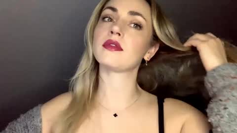 ScarlettxBlonde online show from May 2026 06:31:02 AM