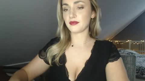 ScarlettxBlonde online show from May 2026 06:09:01 PM