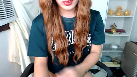 Snapshot of scarletxxxx chatting on December 2024 01:14:01 AM Queen Scarlet online show from December 2024 01:14:01 AM