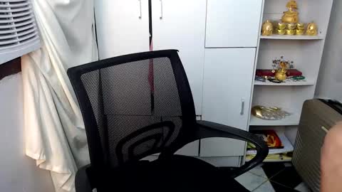 Snapshot of scarletxxxx chatting on December 2024 02:52:01 AM Queen Scarlet online show from December 2024 02:52:01 AM