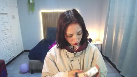 Snapshot of scarllett_bdsm chatting on December 2025 04:55:01 AM Scarllett online show from December 2025 04:55:01 AM