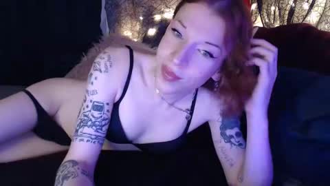 Sarah Bones online show from December 2024 10:41:01 PM