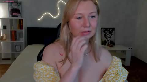 Snapshot of scent__of_woman chatting on October 2025 01:28:02 AM Samanta online show from October 2025 01:28:02 AM