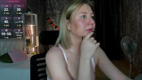 Snapshot of scent__of_woman chatting on December 2025 01:33:02 AM Samanta online show from December 2025 01:33:02 AM