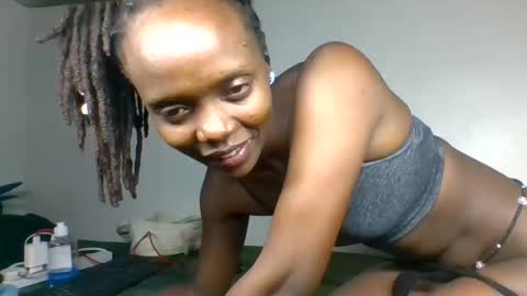 scentedfriction online show from November 2025 05:37:02 PM