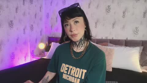 Snapshot of scolw chatting on November 2025 08:42:02 PM Scolw online show from November 2025 08:42:02 PM