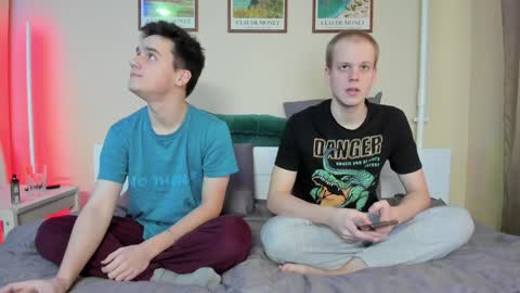 Thomas brunette and Alex blond online show from December 2024 11:32:02 AM