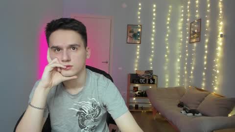 Thomas brunette and Alex blond online show from January 2025 09:34:01 AM