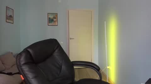 Thomas brunette and Alex blond online show from March 2025 01:16:02 PM