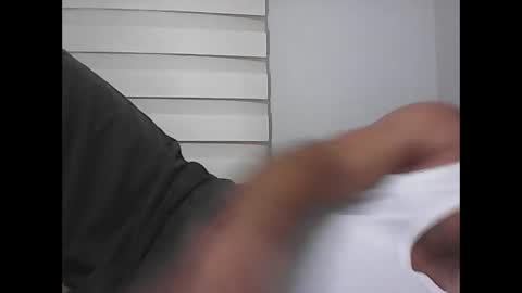 Snapshot of screw2 chatting on October 2025 08:51:02 PM Evren online show from October 2025 08:51:02 PM