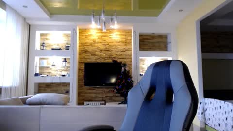 Elizabeth  online show from December 2024 12:16:01 PM