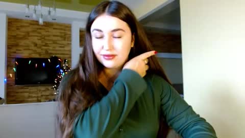 Elizabeth  online show from December 2025 09:36:01 AM