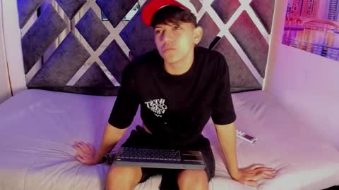 Snapshot of sebas_pretty7 chatting on December 2025 12:32:02 PM sebas_pretty7 online show from December 2025 12:32:02 PM