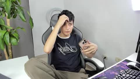 Snapshot of sebas_rosse chatting on March 2026 04:35:02 PM sebastian online show from March 2026 04:35:02 PM