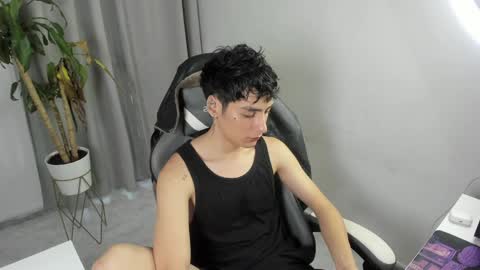 Snapshot of sebas_rosse chatting on April 2026 10:45:01 PM sebastian online show from April 2026 10:45:01 PM